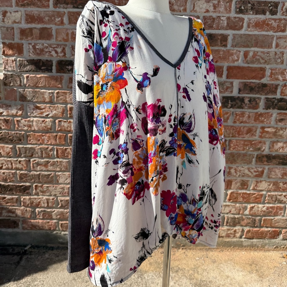Umgee Floral V-Neck Long Sleeve Waffle Knit Top / 2X / Excellent condition - Picture 4 of 9